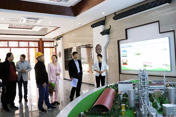 1635478070180153.jpg 調(diào)研組參觀主廠房一樓展示廳、智能中央控制室01.jpg