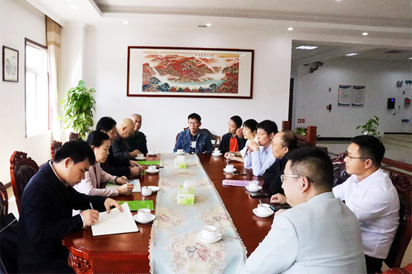 1635478081886706.jpg 在咖啡吧座談交流.jpg